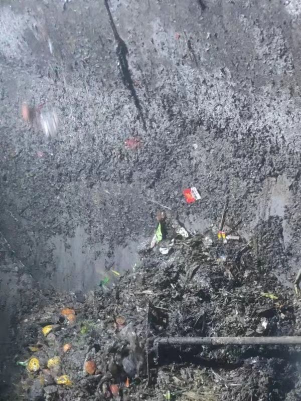 沿河污水池清理